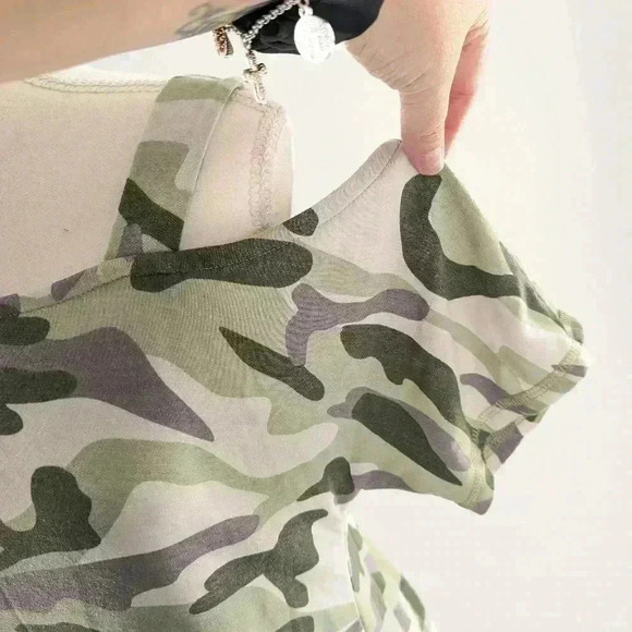 Cable And Gauge Green Camo Women's Medium Open Shoulder Top - Picture 4 of 12